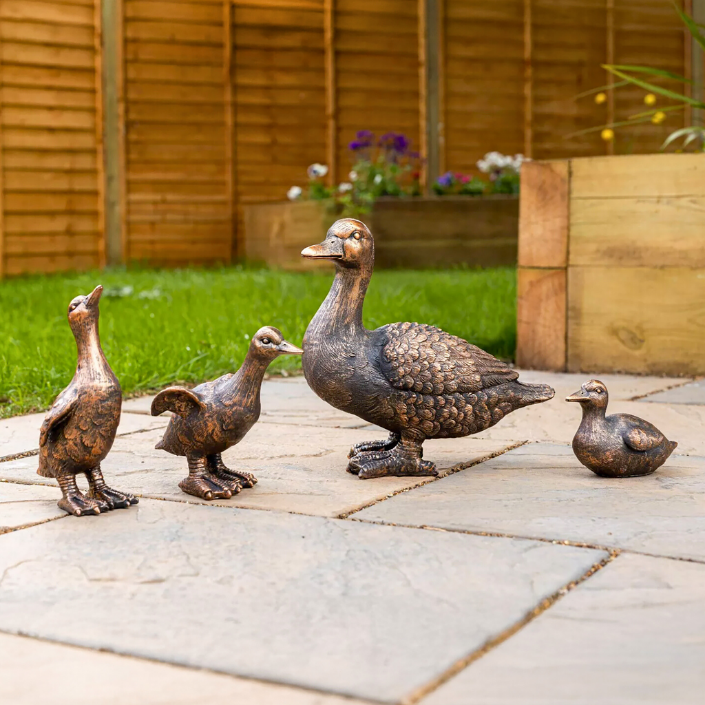 Lot de 4 figurines décoratives en résine représentant une famille de canards pour le jardin