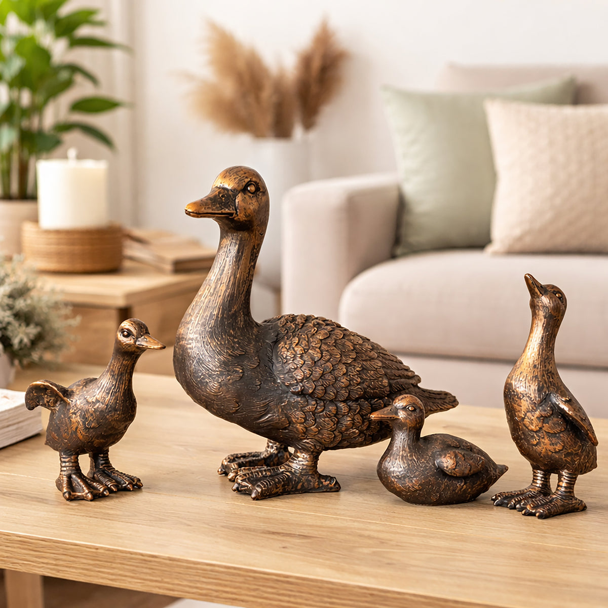 Lot de 4 figurines décoratives en résine représentant une famille de canards pour le jardin